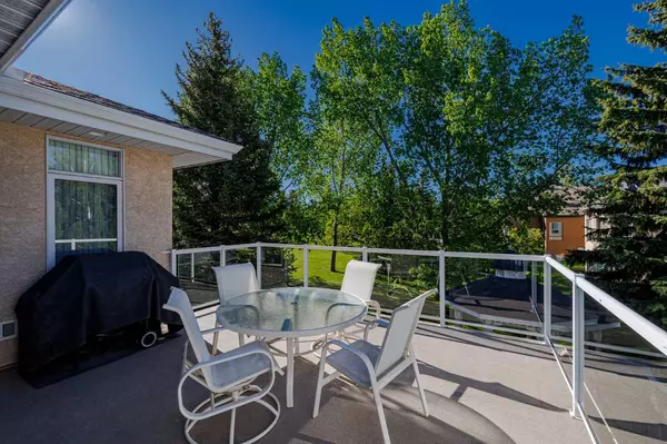 Calgary, AB T3L 1W9,162 Schiller CRES NW