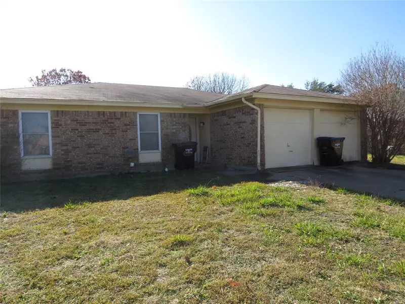 1705 LA FONTAINE Lane, Greenville, TX 75402