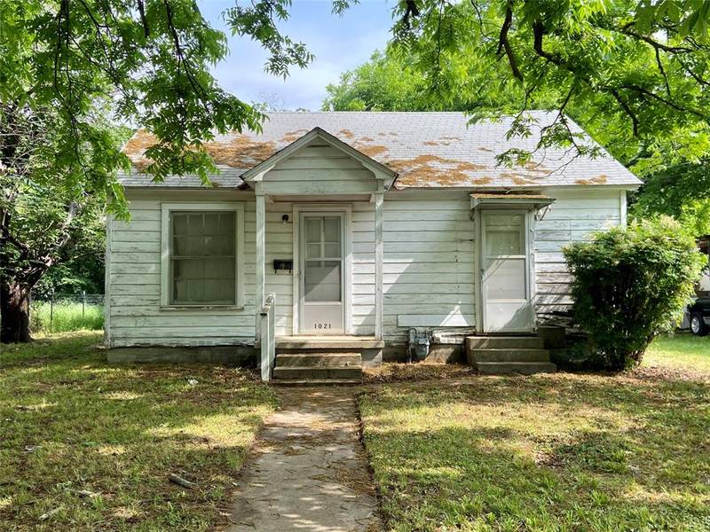 1021 Truelove Street, Gainesville, TX 76240