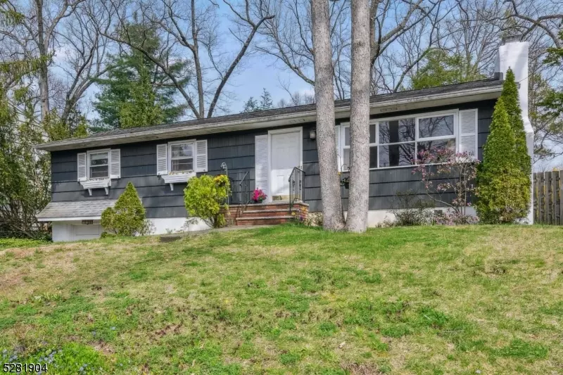 129 Algonquin Trl, Wayne Twp., NJ 07470