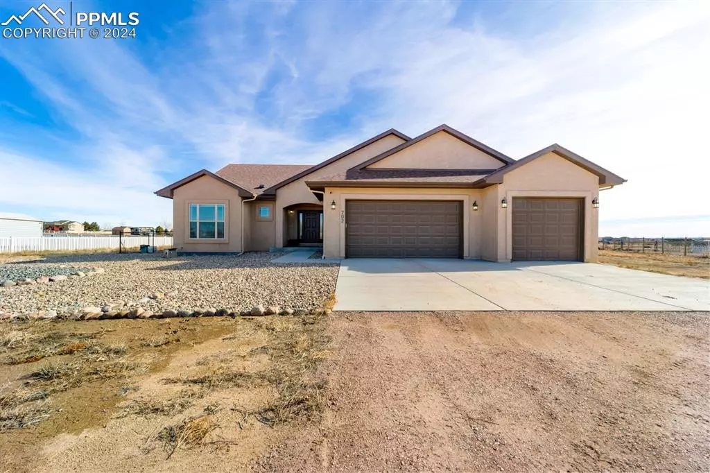 Pueblo, CO 81007,702 Calaveras DR