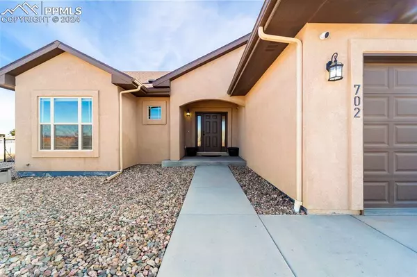 Pueblo, CO 81007,702 Calaveras DR