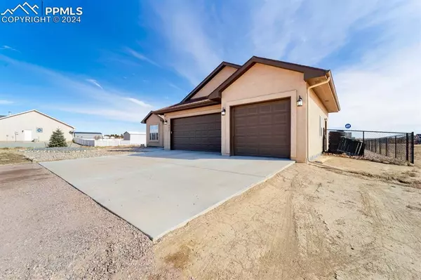 Pueblo, CO 81007,702 Calaveras DR