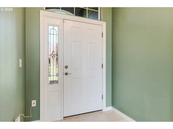 12132 HAZEL PARK DR, Oregon City, OR 97045