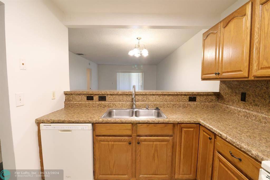 Coral Springs, FL 33065,10270 NW 35th St  #25