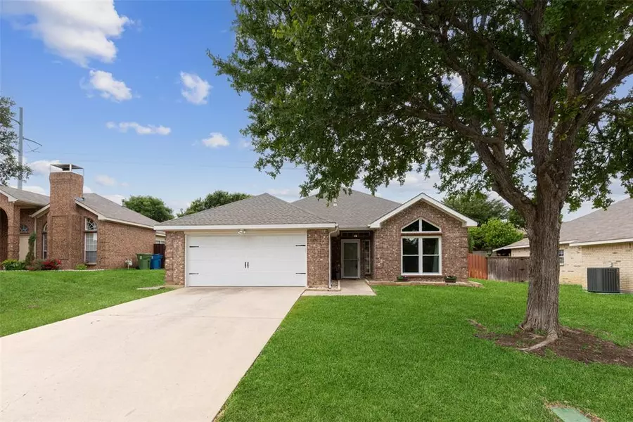 2052 Kenny Court, Lewisville, TX 75067