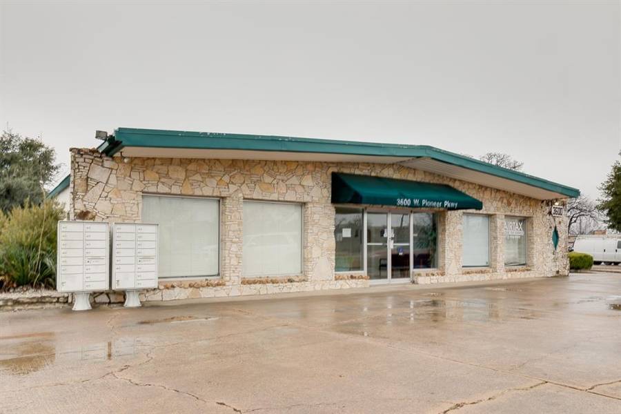 3600 W Pioneer Parkway #7, Pantego, TX 76013