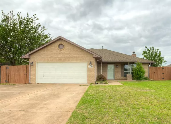 1321 Washington Circle, Moore, OK 73160