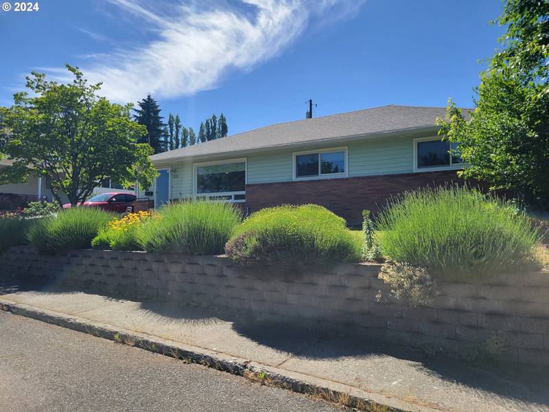 330 W 21ST ST, The Dalles, OR 97058