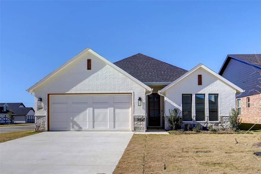 932 Rodgers Avenue, Godley, TX 76044