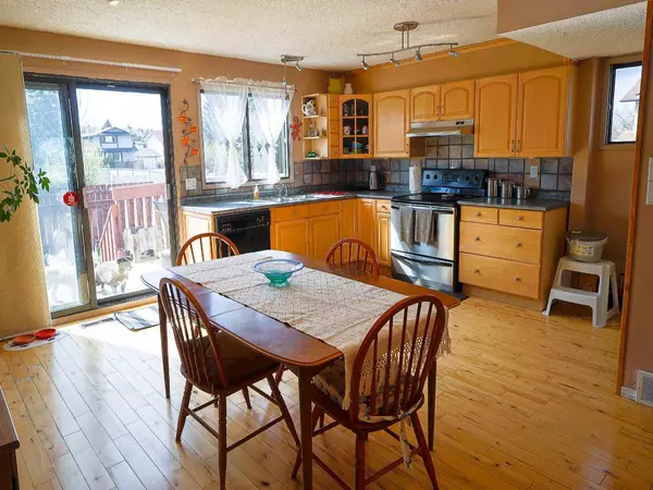 Calgary, AB T3K 2C2,123 Macewan Glen Close NW