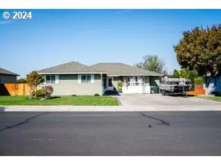 Hermiston, OR 97838,979 E NEWPORT AVE