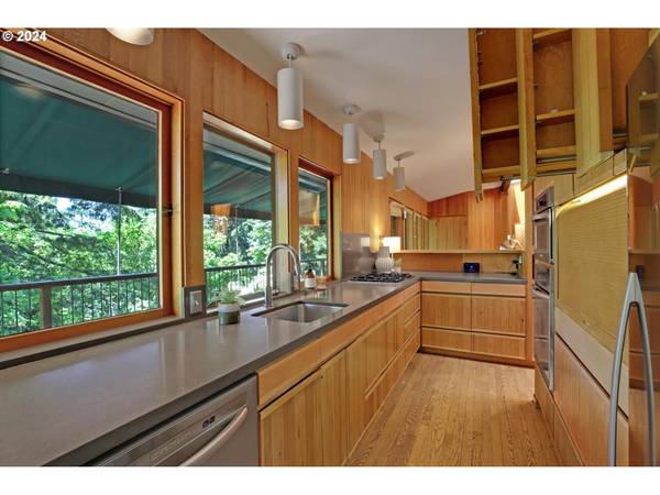 4515 SW BERNARD DR Portland, OR 97239
