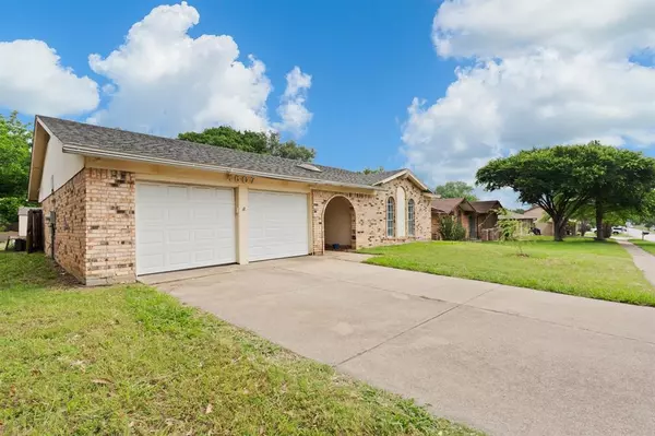 Arlington, TX 76014,607 E Williamsburg Manor