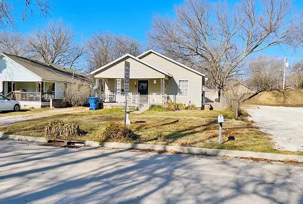 728 W 10th Street, Ada, OK 74820