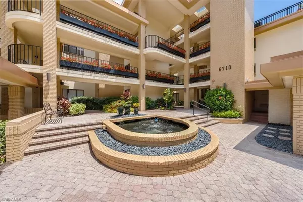 Naples, FL 34108,6710 Pelican Bay BLVD 423