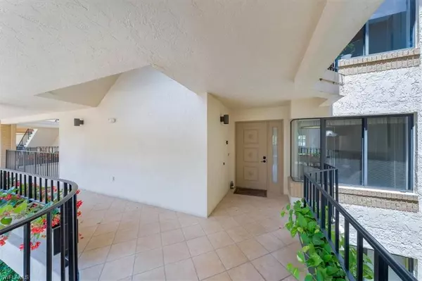 Naples, FL 34108,6710 Pelican Bay BLVD 423