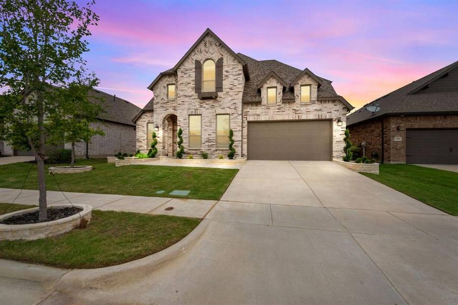 1301 Saddle Ridge Drive, Aubrey, TX 76227