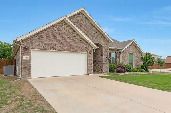 Saginaw, TX 76179,300 Little John Court