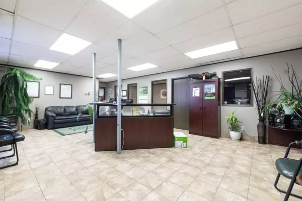 Lloydminster, AB T9V 2T2,6002 53 AVE