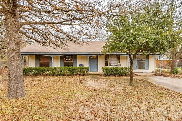 816 Lakewood Drive,  Alvarado,  TX 76009