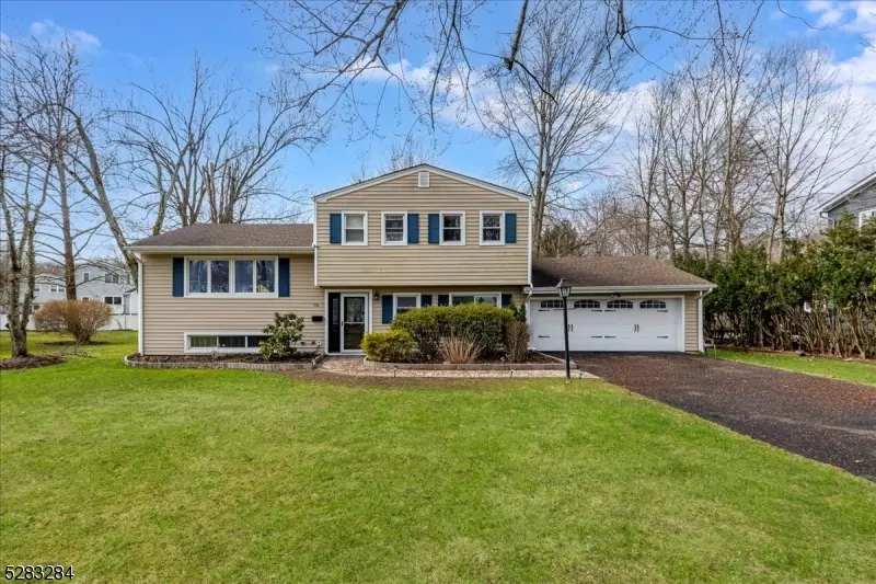 113 Briarwood Drive W, Berkeley Heights Twp., NJ 07922