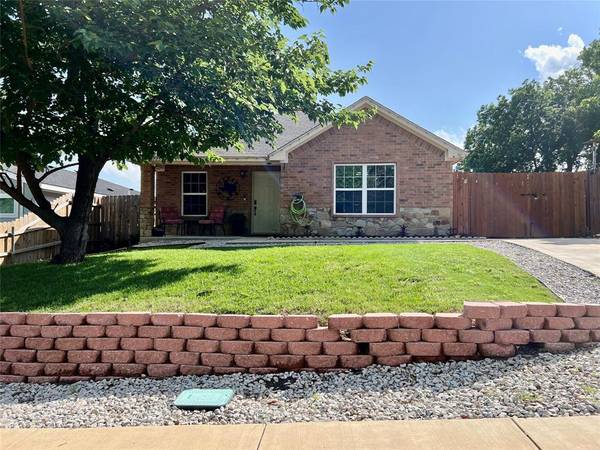 2725 NW 16th Street, Fort Worth, TX 76106