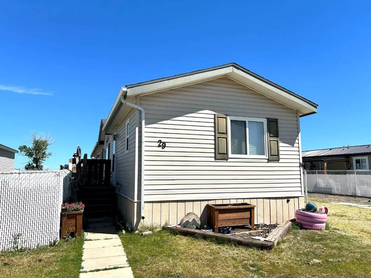 Brooks, AB T1R 0L4,29 Meadowplace CRES E