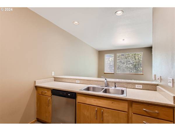1125 NW 9TH AVE #209, Portland, OR 97209
