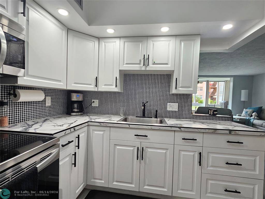 Lauderdale Lakes, FL 33311,2831 Somerset Dr #105