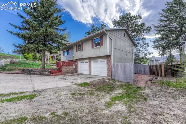 6530 Brook Park DR, Colorado Springs, CO 80918