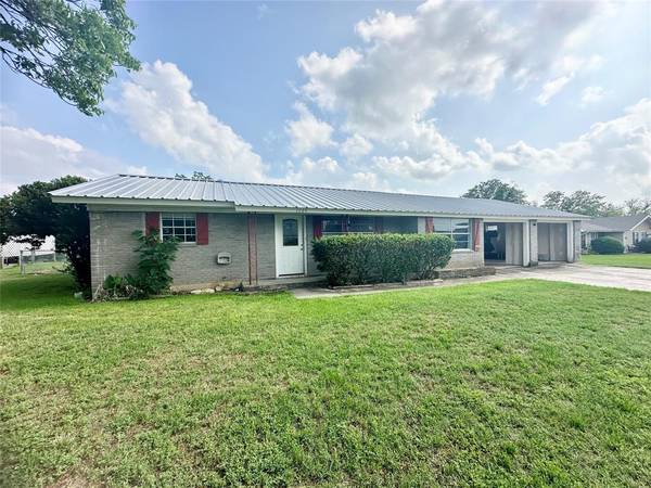 1207 Gantt Street, Bangs, TX 76823