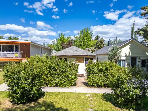 Calgary, AB T2M 2H4,214 27 AVE NW