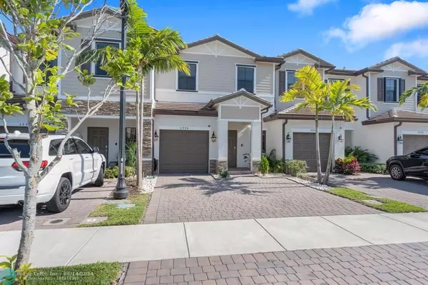 Davie, FL 33314,5998 Clydesdale Ct