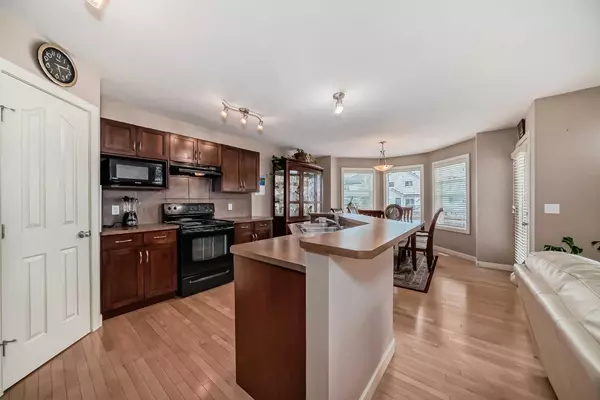 Calgary, AB T2Y 5J3,32 Bridlecrest CT SW