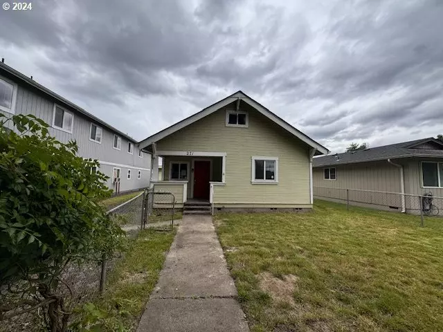 271 20TH AVE, Longview, WA 98632