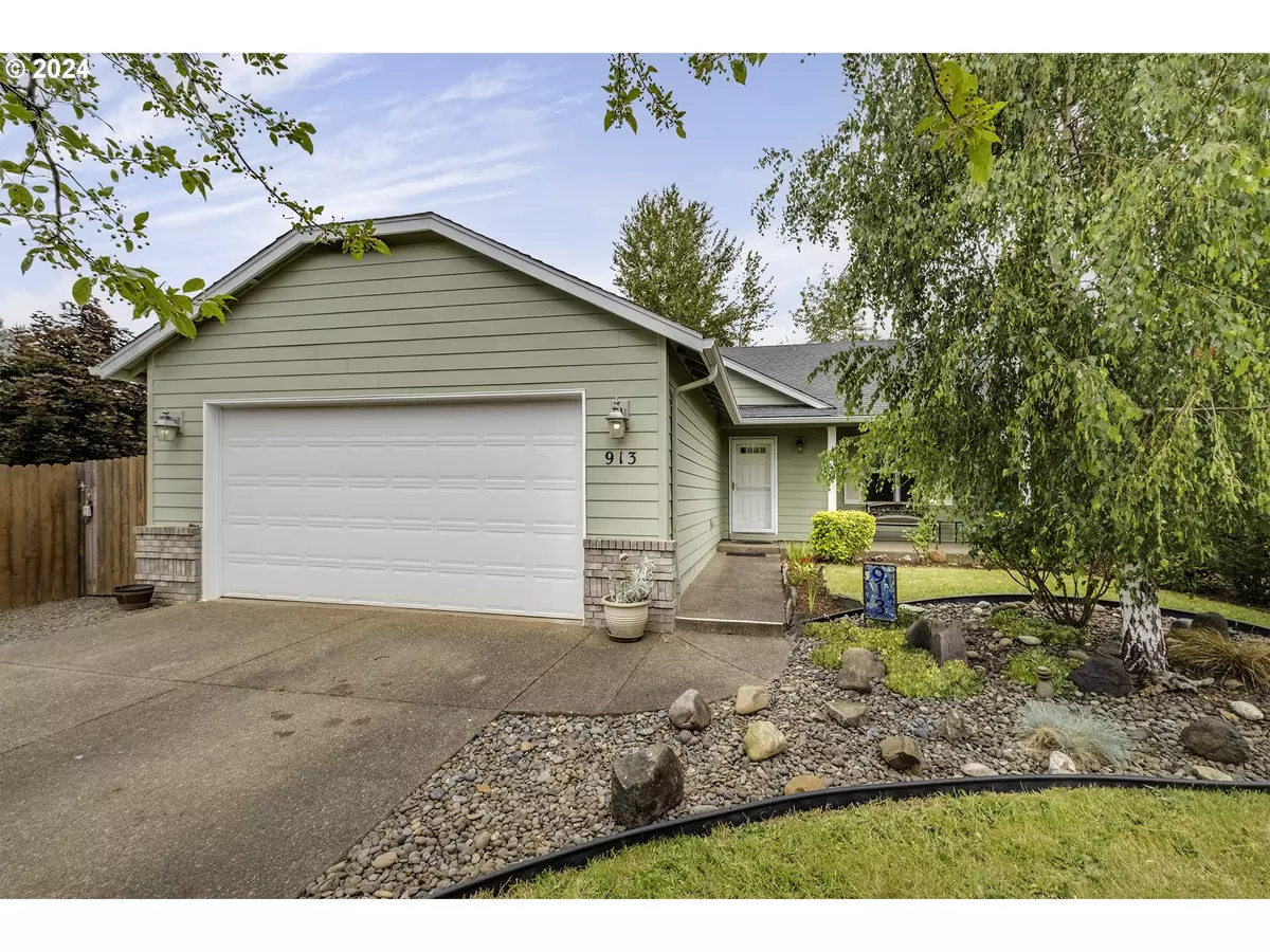 Molalla, OR 97038,913 MEADOW DR