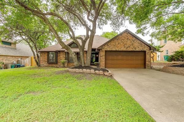 11112 Live Oak Creek Drive, Fort Worth, TX 76108