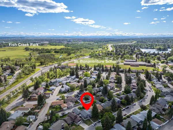 Calgary, AB T2J 3J5,251 Lake Lucerne WAY SE