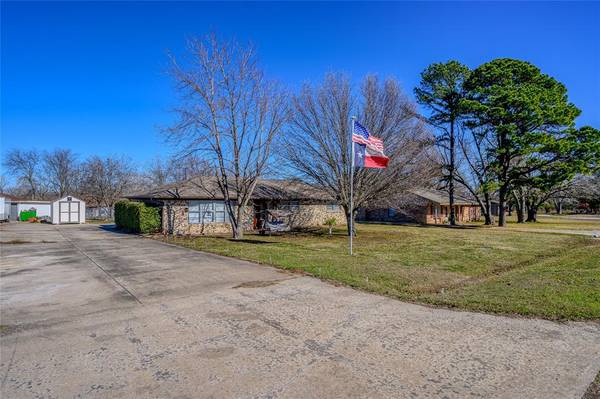 709 W Cheri Ann Street, Bells, TX 75414