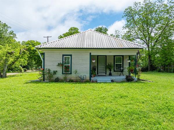 301 S Pecan Street, Milford, TX 76670