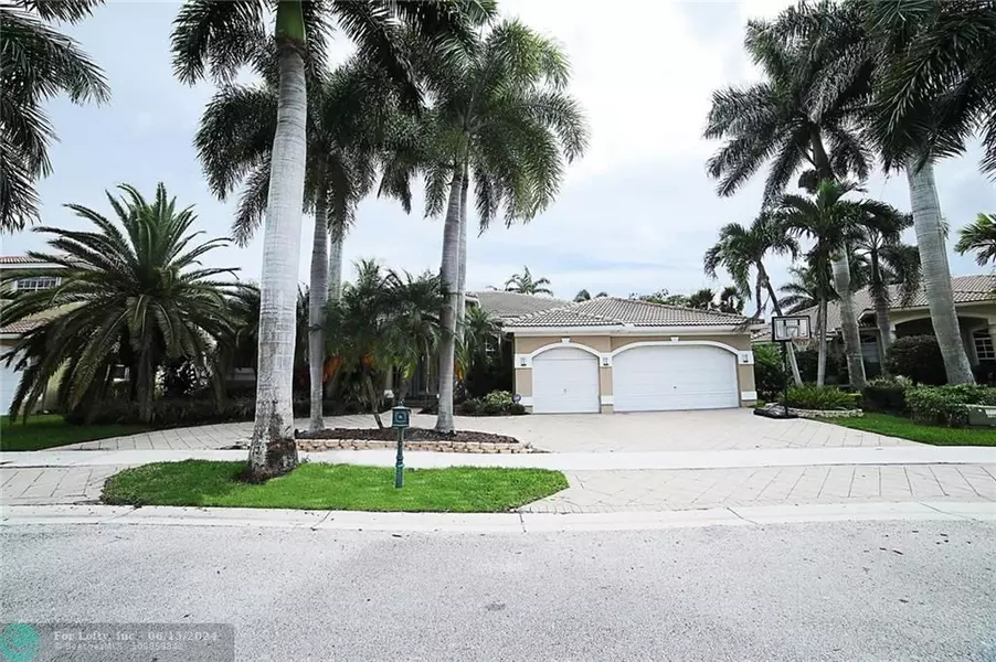 2533 Montclaire Cir, Weston, FL 33327