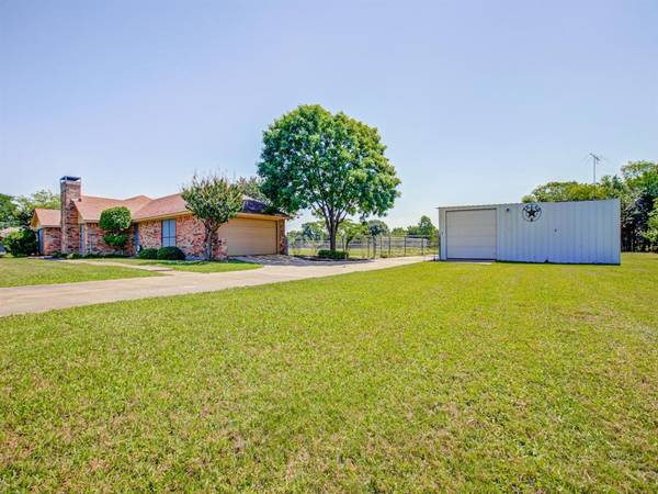 112 Deborde Circle, Red Oak, TX 75154