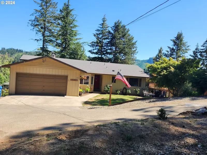 1044 E SIXTH AVE, Sutherlin, OR 97479