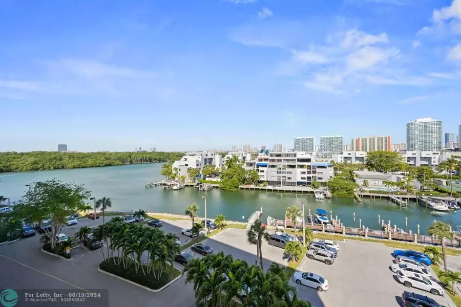 400 Kings Point Dr  #725, Sunny Isles Beach, FL 33160