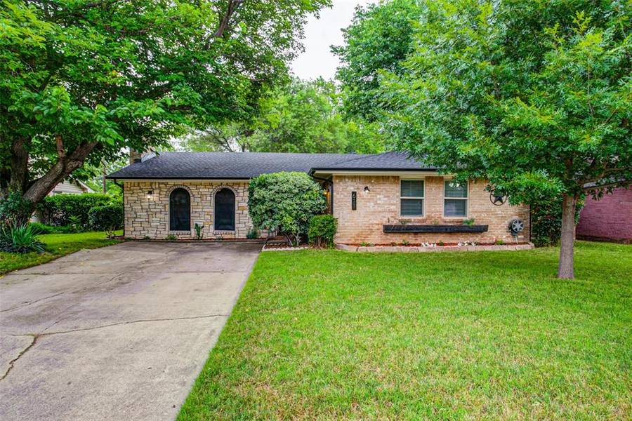 611 Northside Avenue, Lewisville, TX 75057