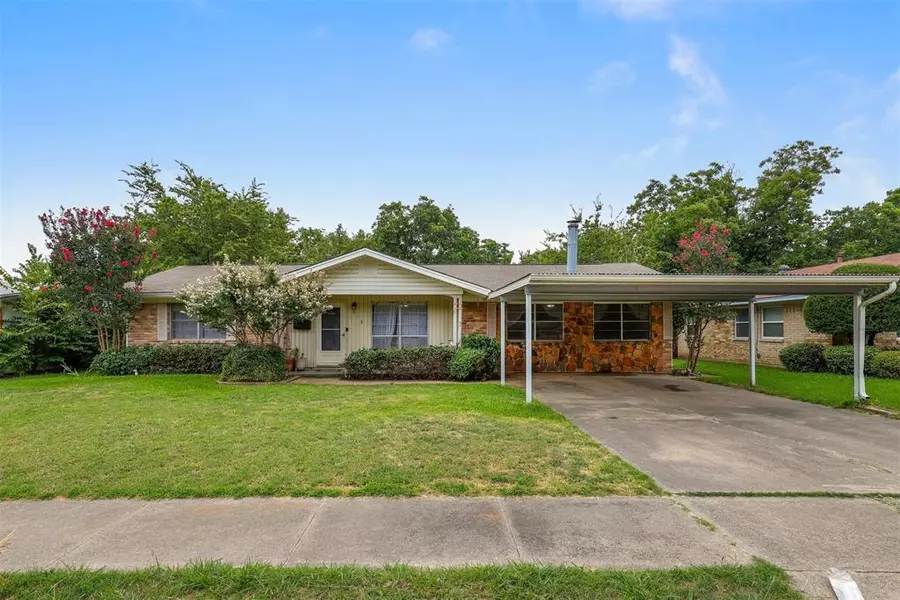 618 Northside Avenue, Lewisville, TX 75057