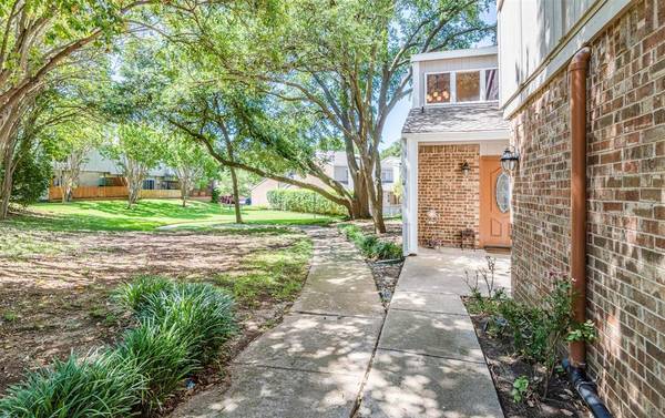 2716 Meadowstone Court, Carrollton, TX 75006