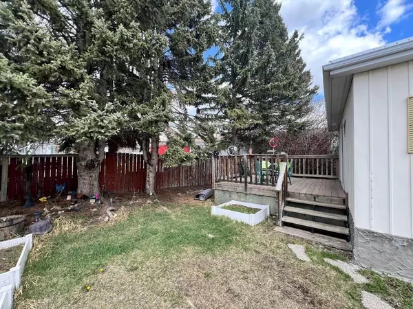 Calgary, AB T3B 5N3,3223 83 ST NW #182