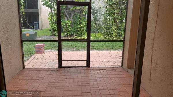 Pompano Beach, FL 33064,3320 Quail Close  #19